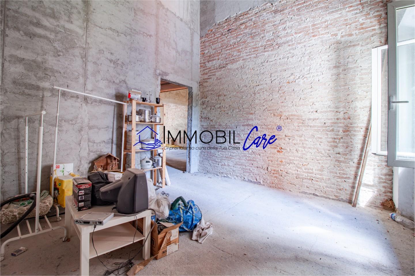 Immagine 10 di Appartamento in vendita  a Livorno