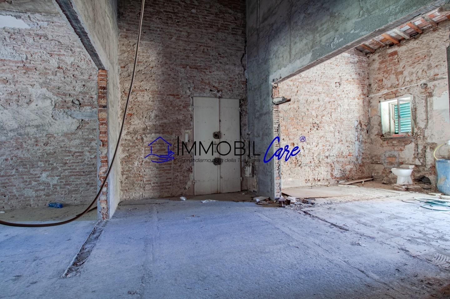 Immagine 4 di Appartamento in vendita  a Livorno