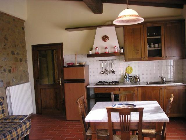 Immagine 8 di Casa colonica in vendita  a Terricciola