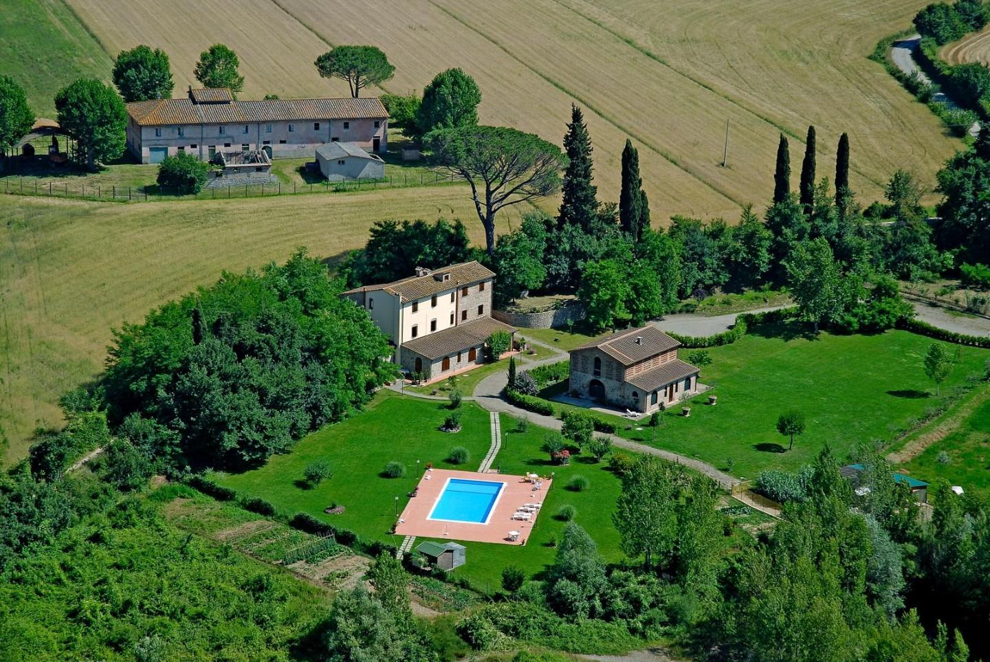 Immagine 1 di Casa colonica in vendita  a Terricciola