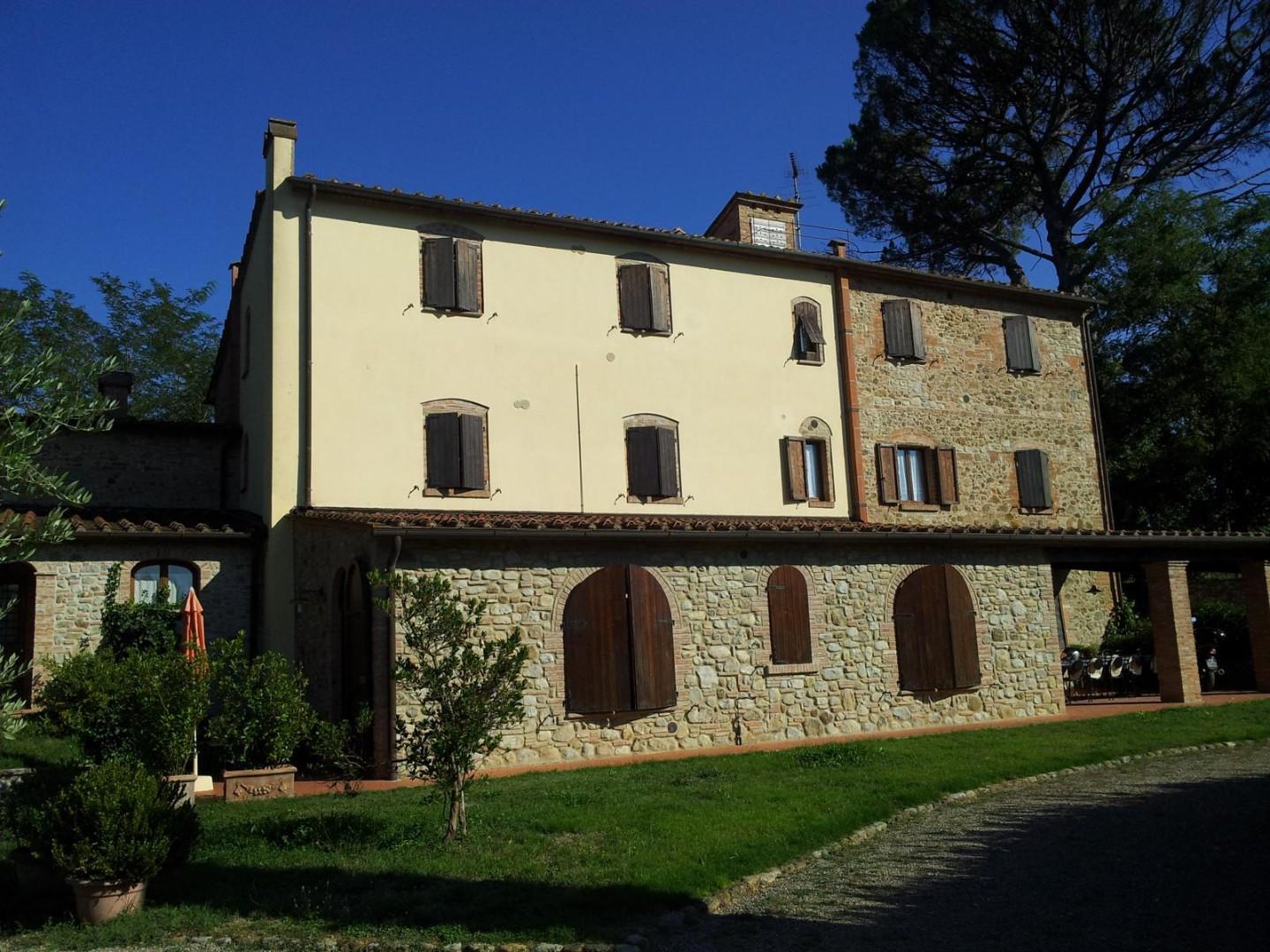 Immagine 3 di Casa colonica in vendita  a Terricciola