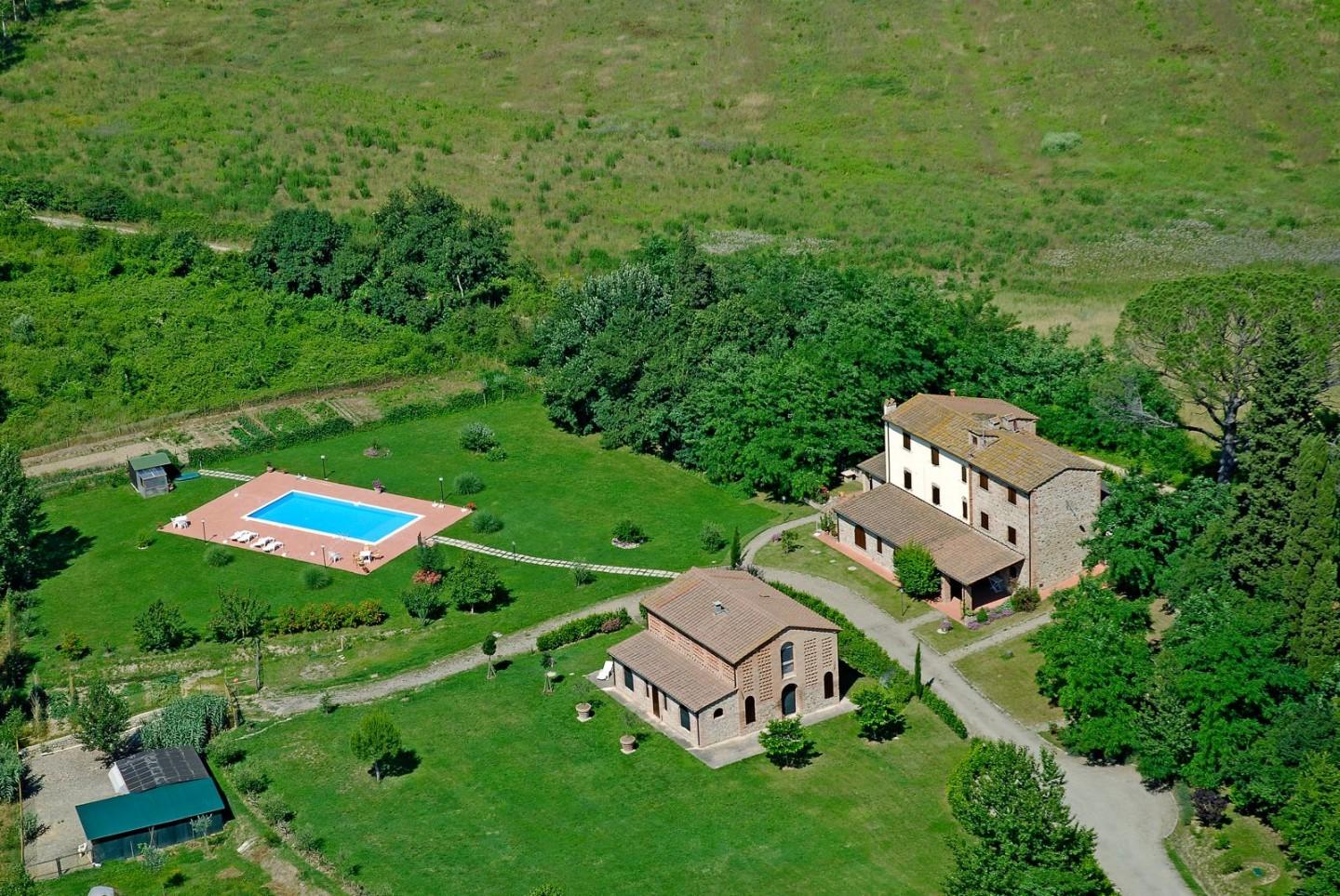 Immagine 2 di Casa colonica in vendita  a Terricciola