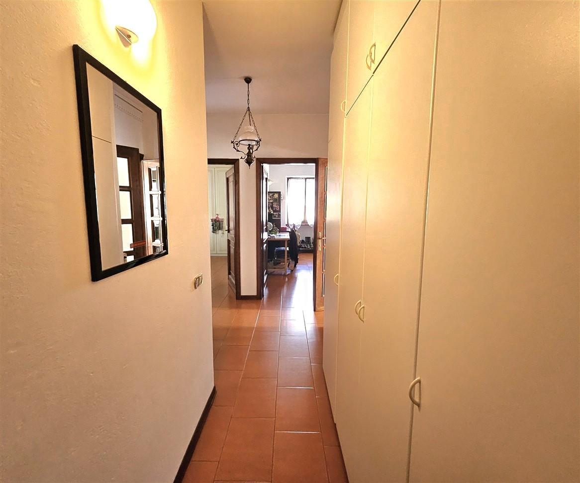 Immagine 18 di Appartamento in vendita  a Massa