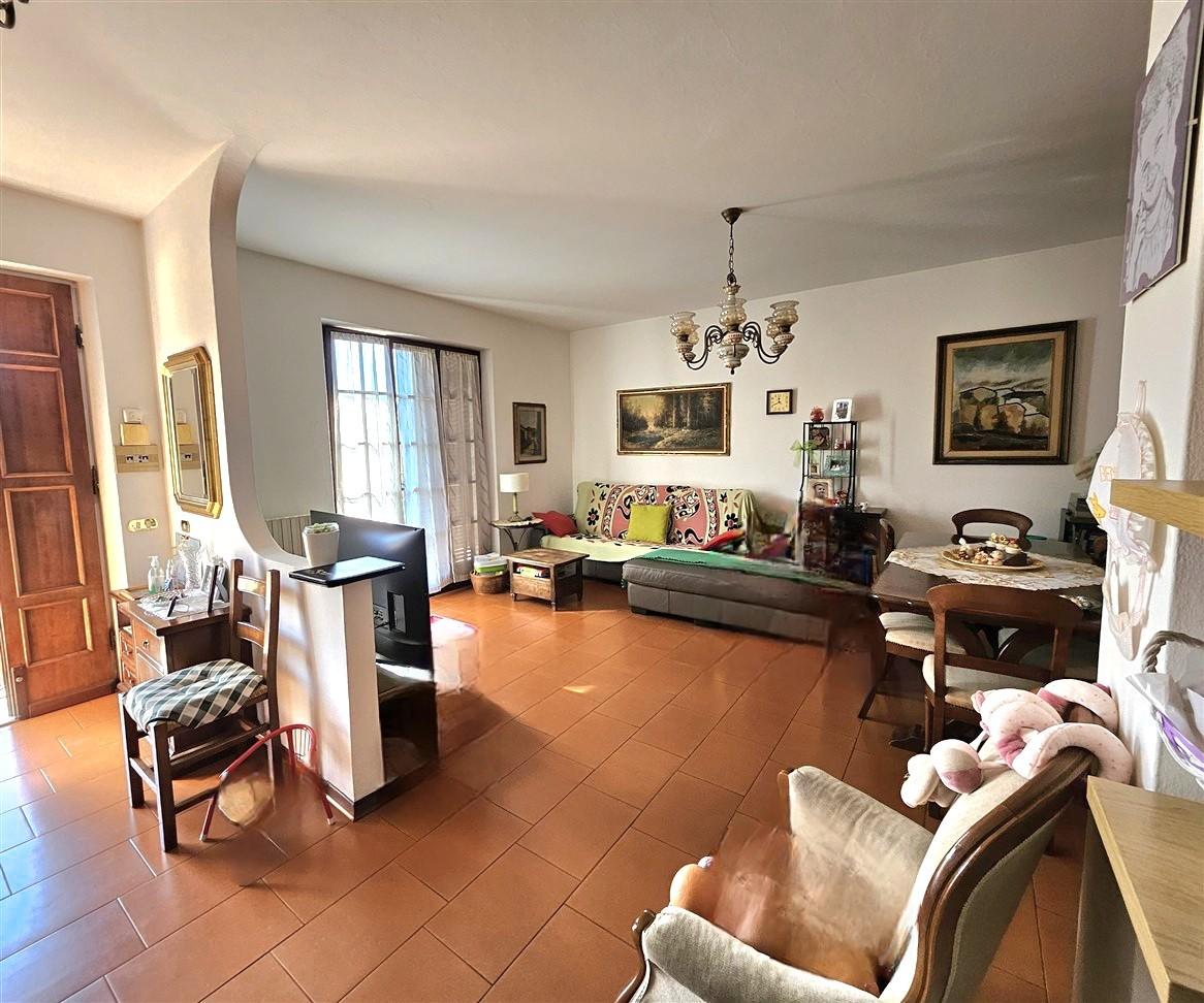 Immagine 4 di Appartamento in vendita  a Massa