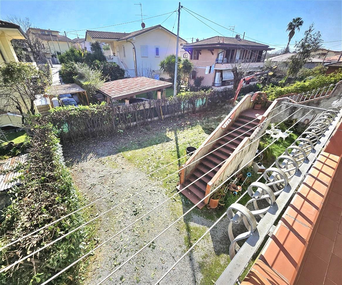 Immagine 25 di Appartamento in vendita  a Massa
