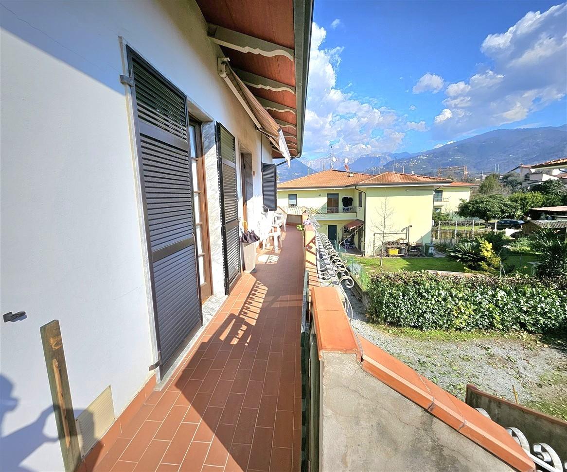 Immagine 24 di Appartamento in vendita  a Massa