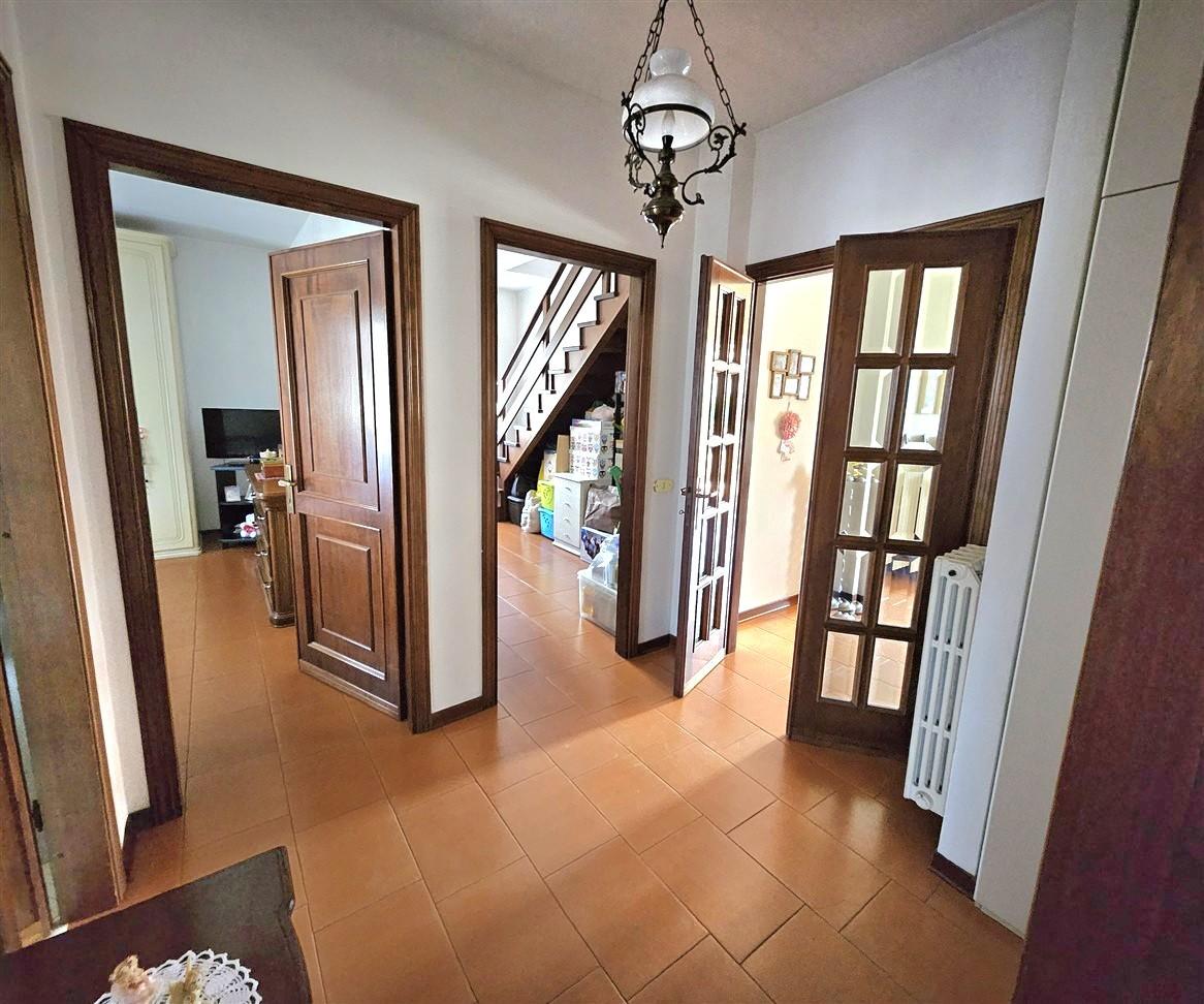 Immagine 9 di Appartamento in vendita  a Massa