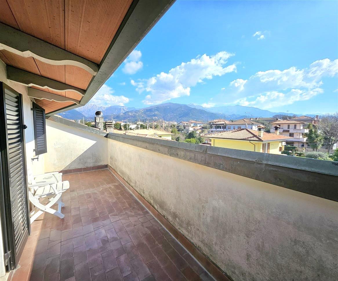 Immagine 23 di Appartamento in vendita  a Massa