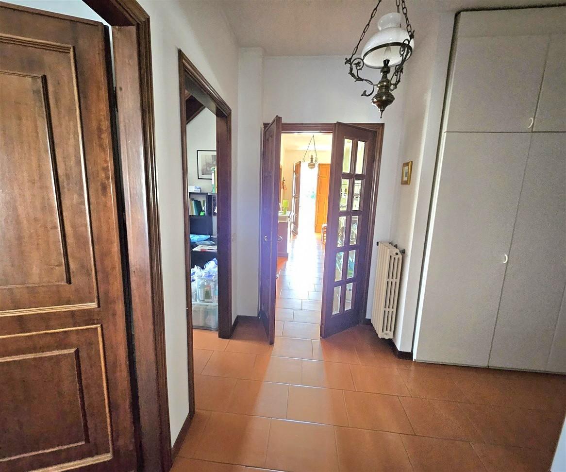 Immagine 16 di Appartamento in vendita  a Massa