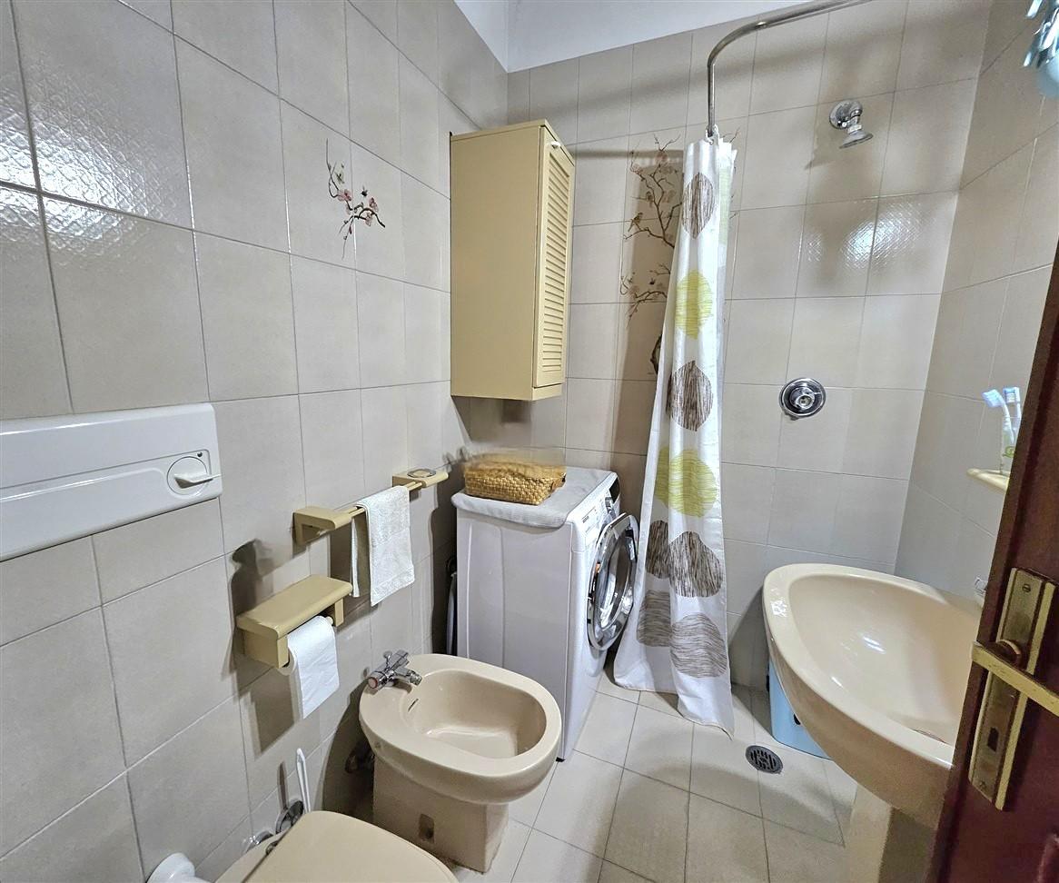 Immagine 17 di Appartamento in vendita  a Massa