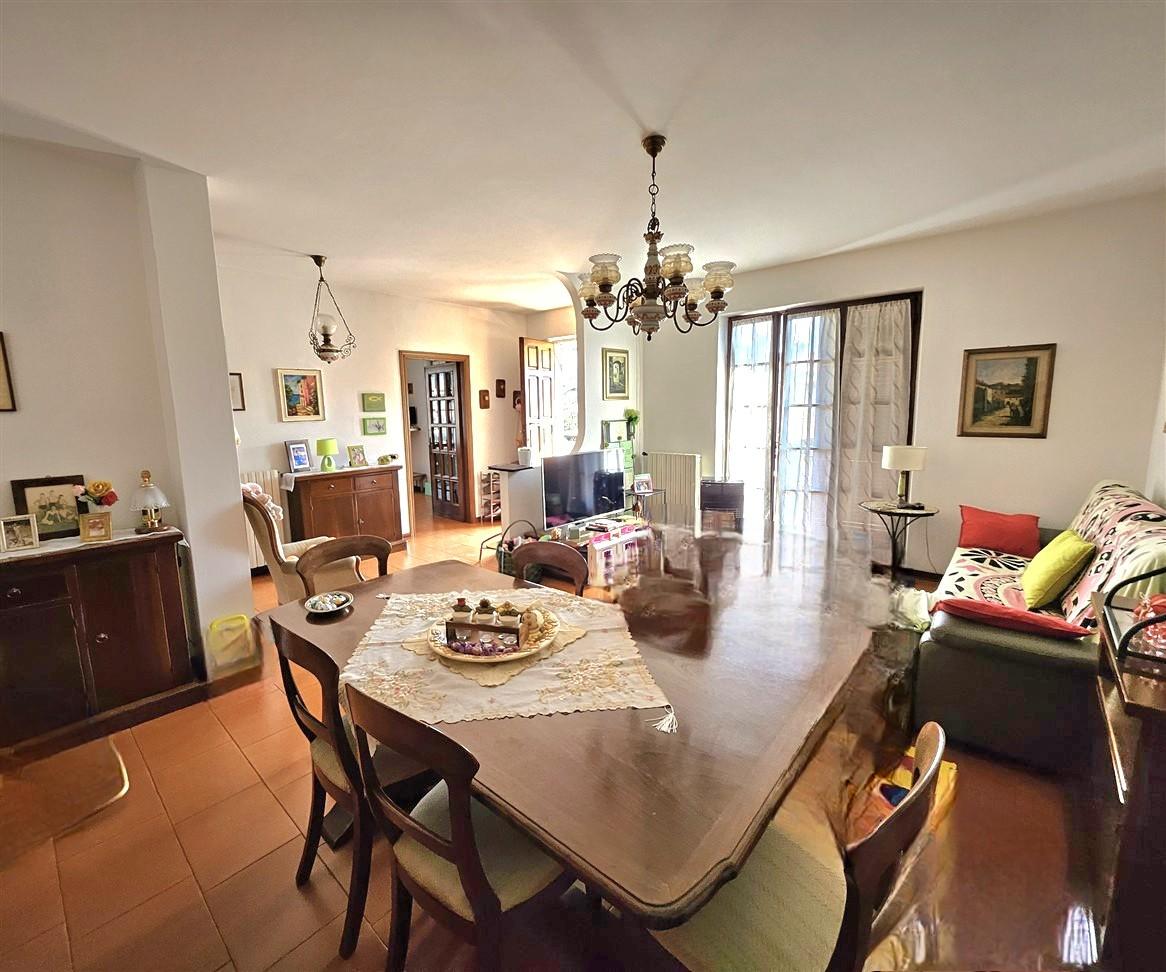 Immagine 3 di Appartamento in vendita  a Massa