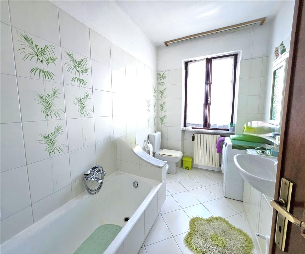 Immagine 12 di Appartamento in vendita  a Massa