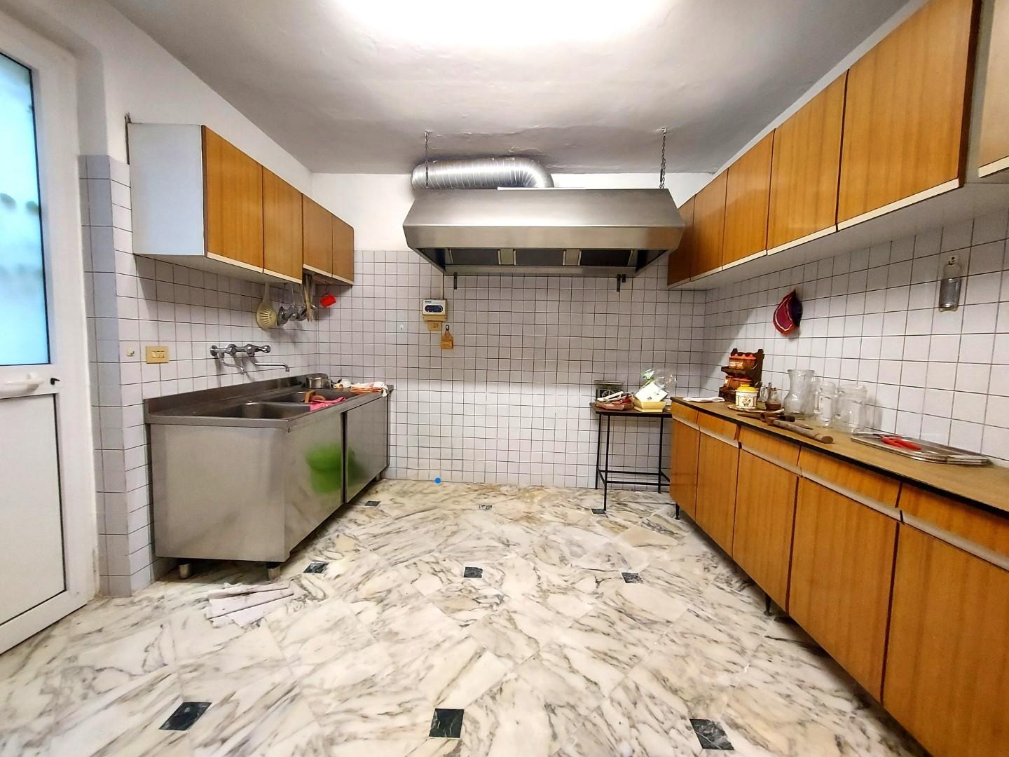 Immagine 10 di Albergo/B&B/Residence in vendita  a Montecatini Terme