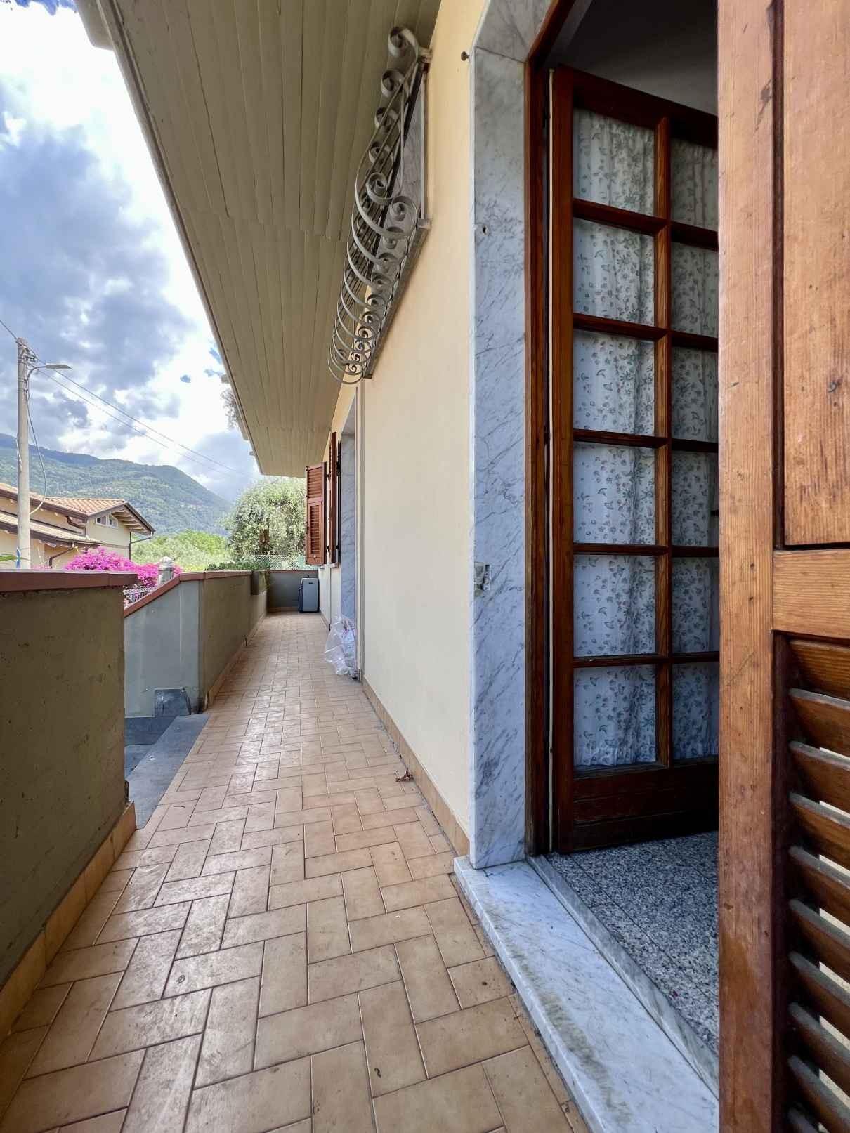 Immagine 9 di Casa bifamiliare in vendita  a Massa