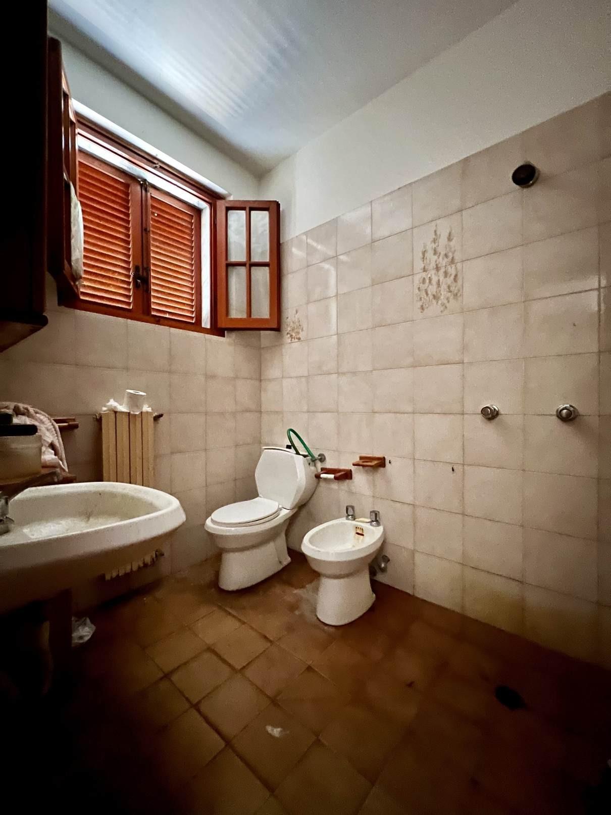 Immagine 11 di Casa bifamiliare in vendita  a Massa