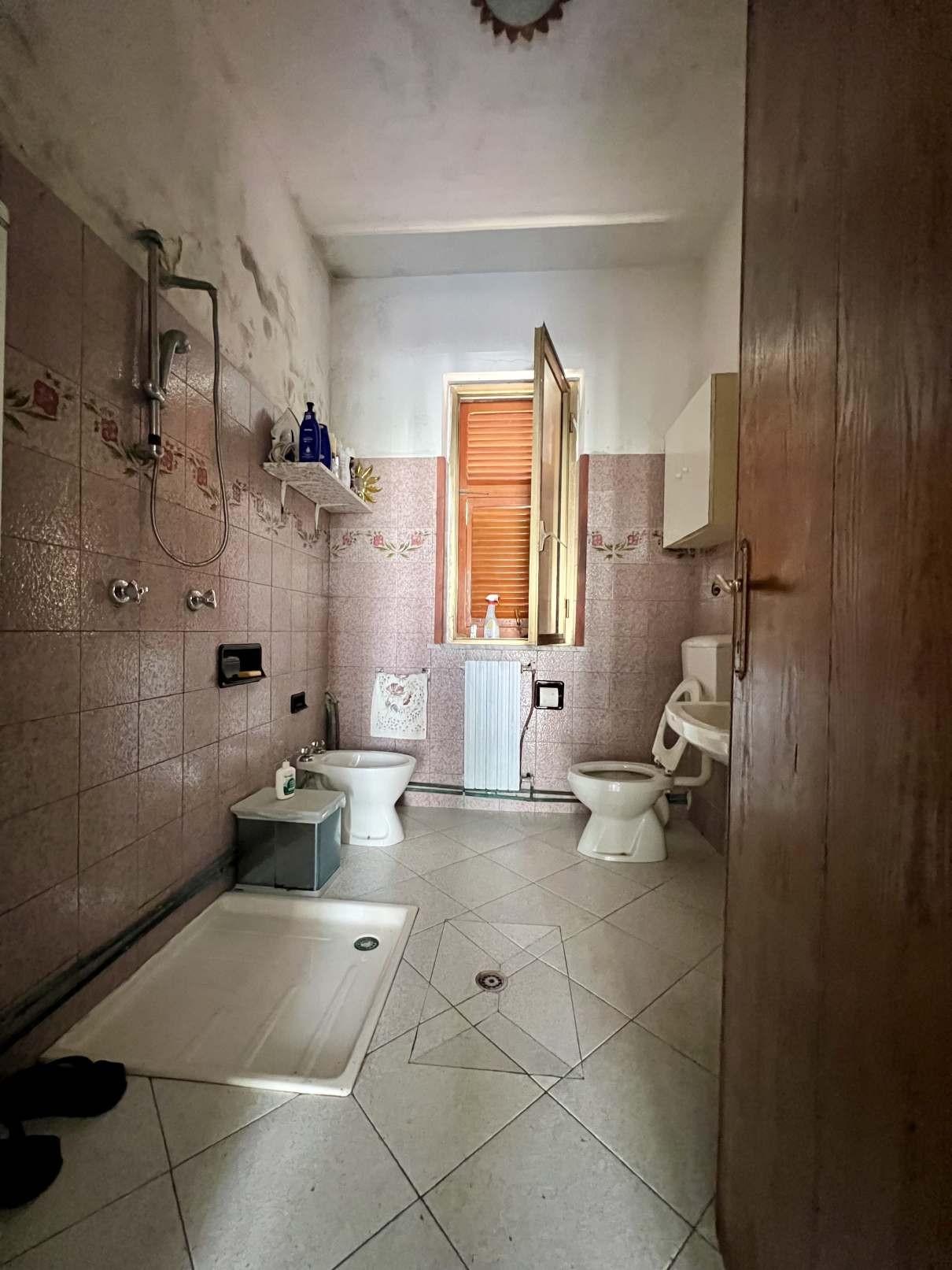 Immagine 24 di Casa bifamiliare in vendita  a Massa