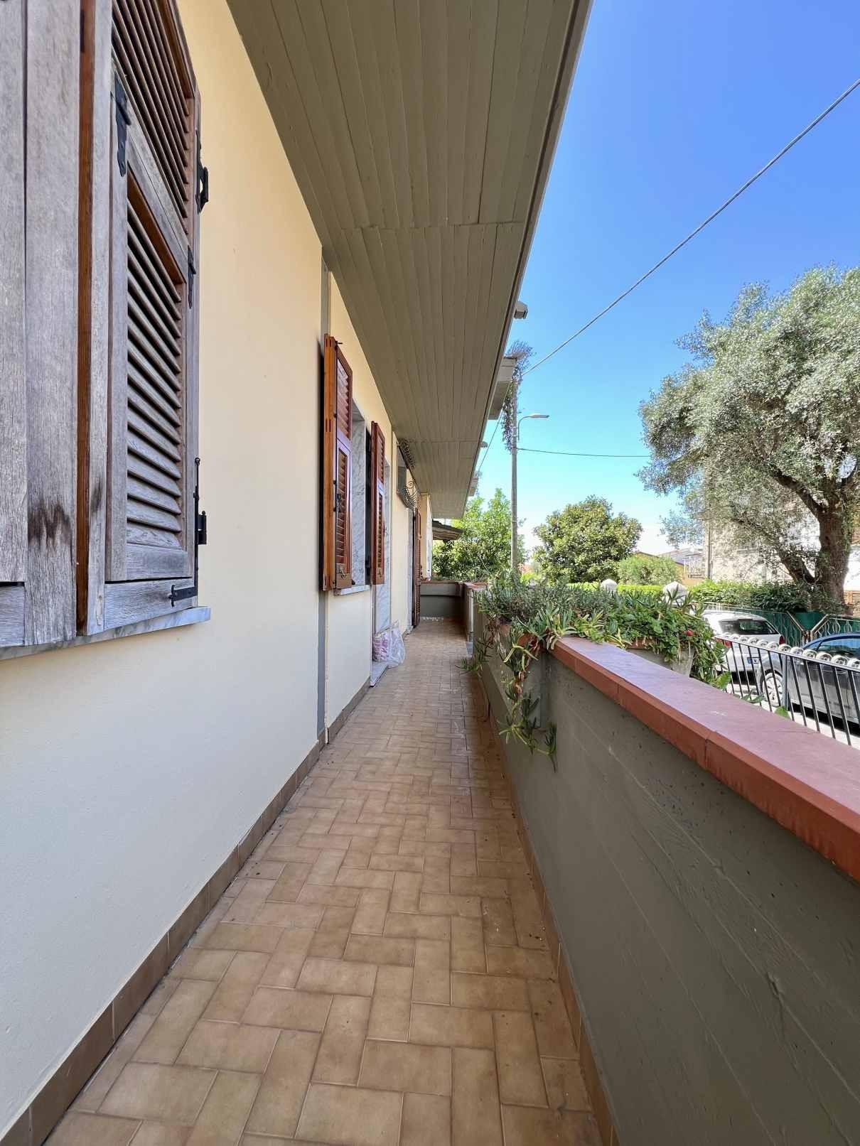 Immagine 10 di Casa bifamiliare in vendita  a Massa