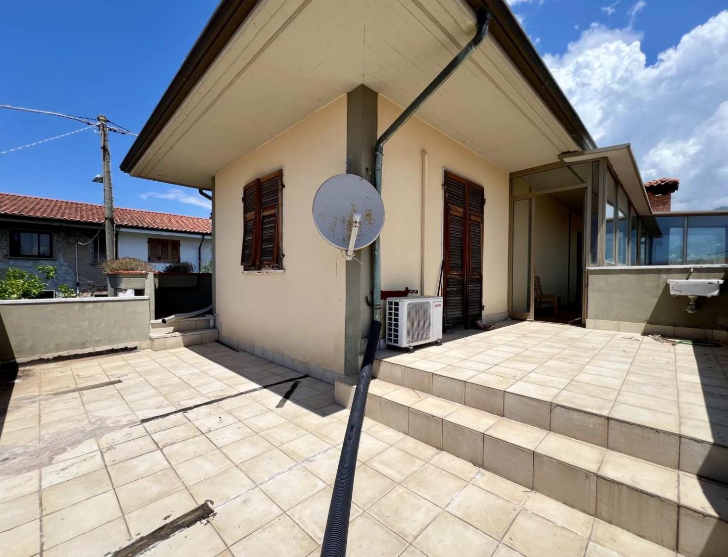 Immagine 16 di Casa bifamiliare in vendita  a Massa