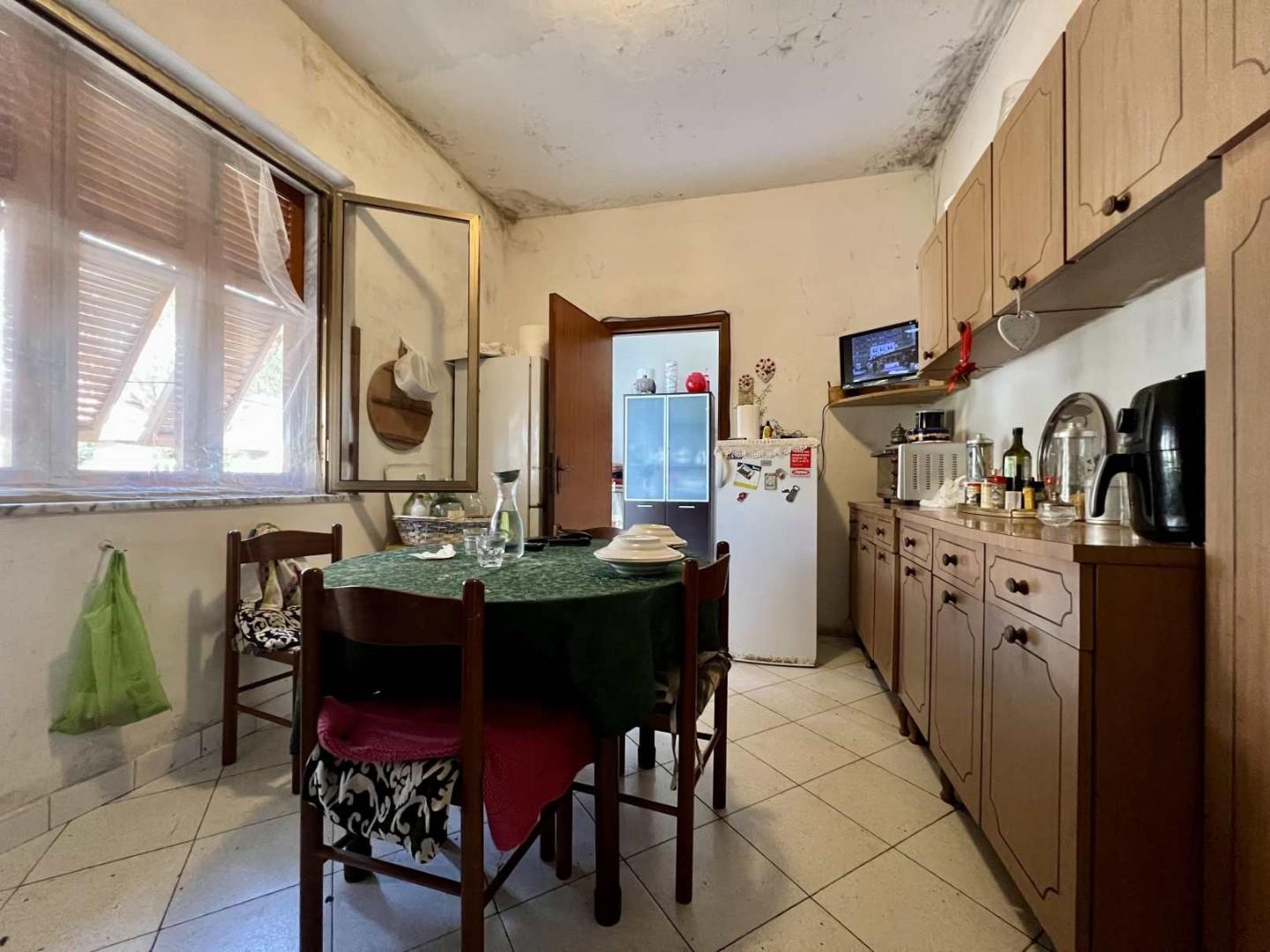 Immagine 21 di Casa bifamiliare in vendita  a Massa