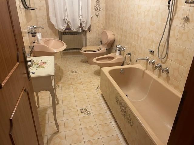 Immagine 22 di Casa semindipendente in vendita  a Massa