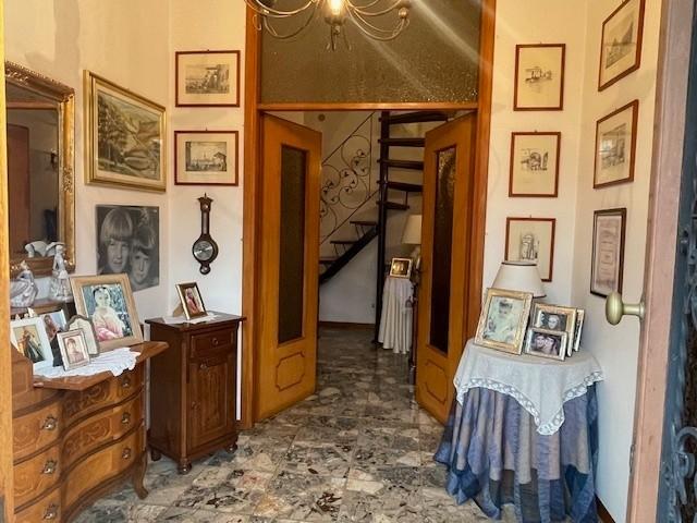 Immagine 2 di Casa semindipendente in vendita  a Massa