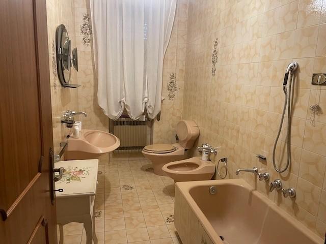 Immagine 23 di Casa semindipendente in vendita  a Massa