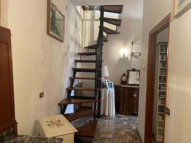 Immagine 28 di Casa semindipendente in vendita  a Massa