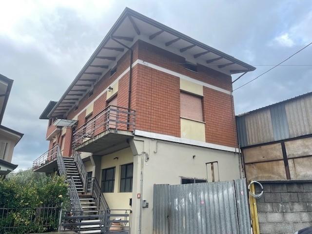 Immagine 66 di Casa semindipendente in vendita  a Massa