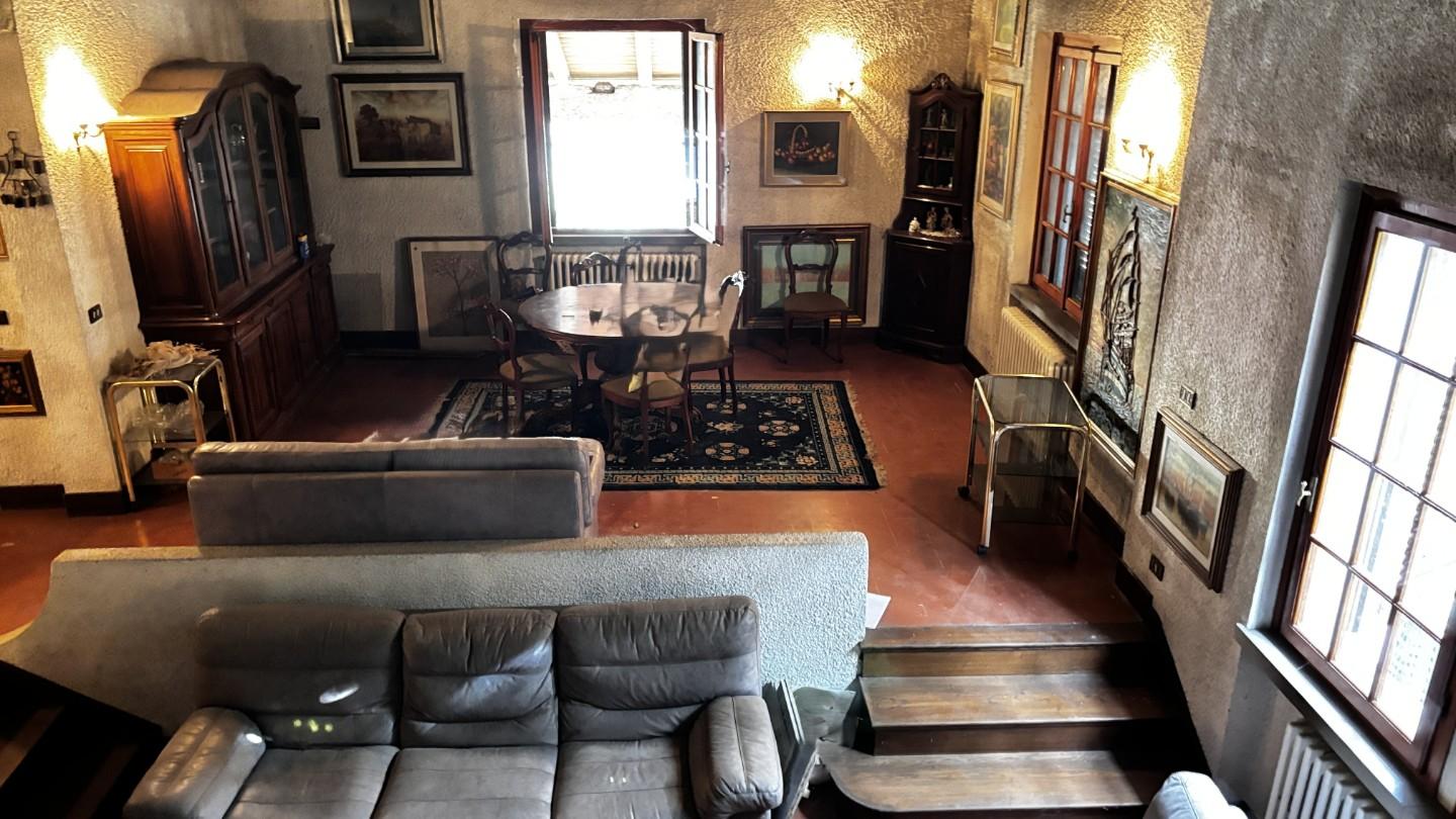 Immagine 10 di Villa in vendita  a Cascina