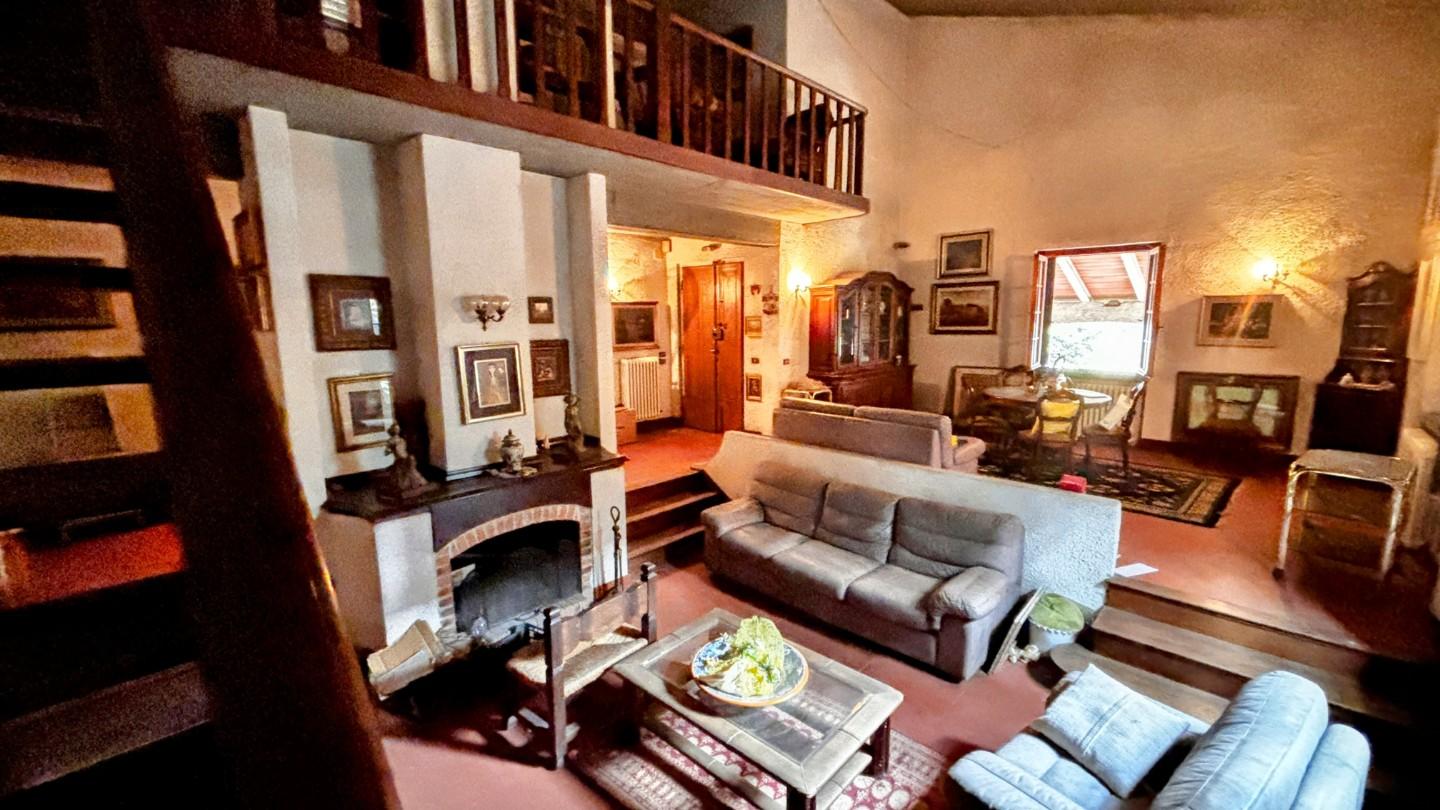 Immagine 6 di Villa in vendita  a Cascina