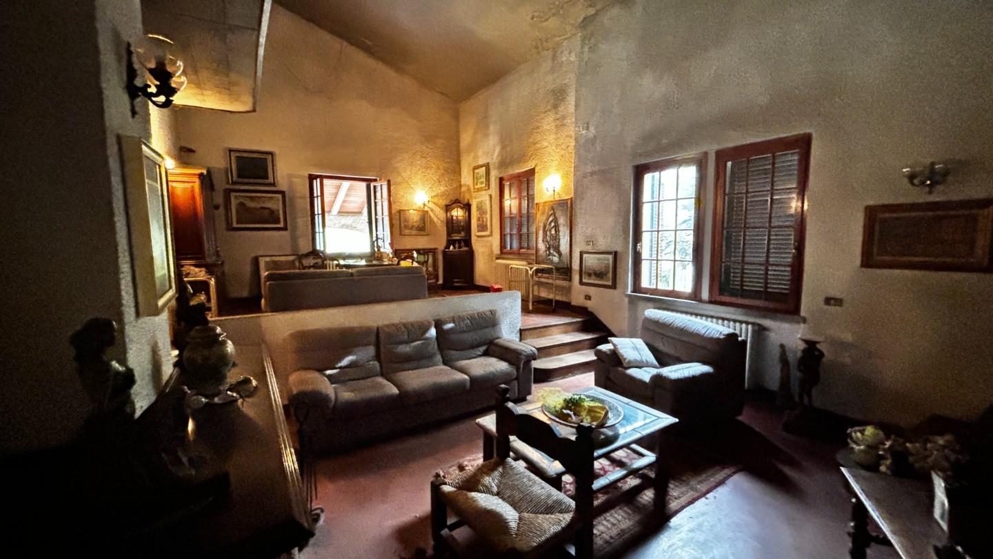Immagine 4 di Villa in vendita  a Cascina