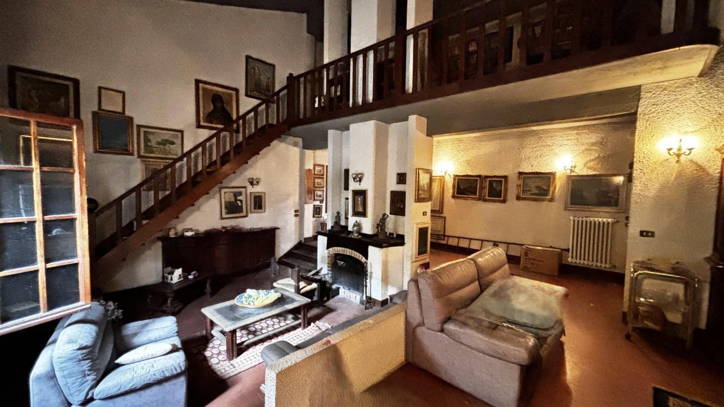 Immagine 8 di Villa in vendita  a Cascina