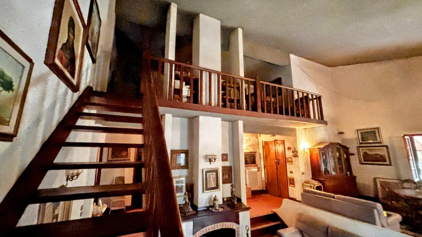 Immagine 11 di Villa in vendita  a Cascina