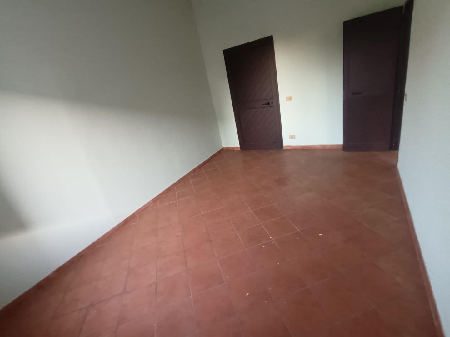 Immagine 8 di Ufficio in vendita  a Lucca