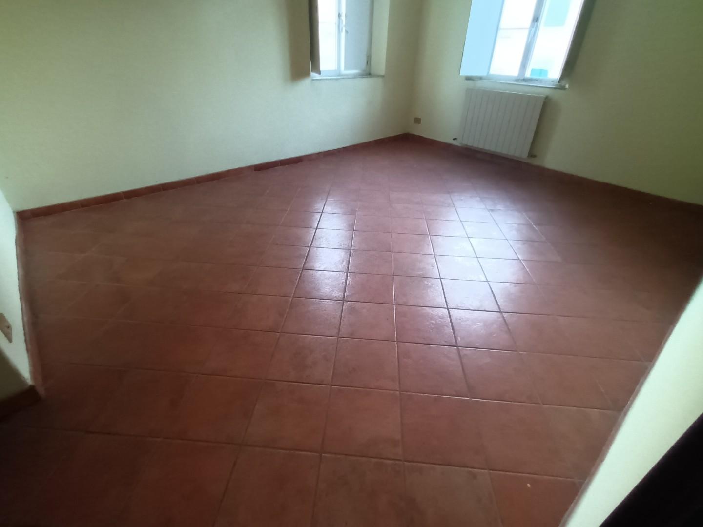 Immagine 6 di Ufficio in vendita  a Lucca