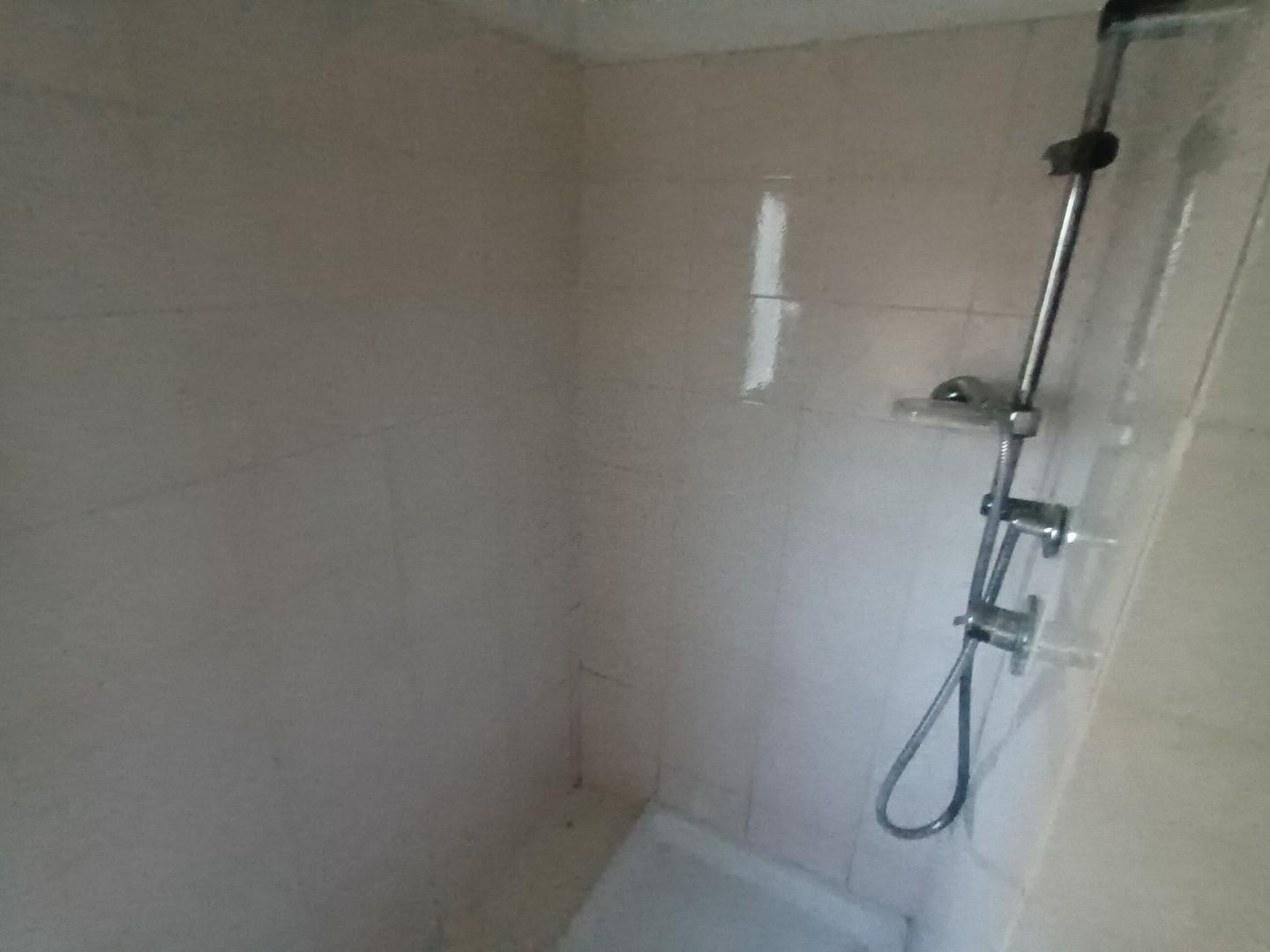 Immagine 2 di Ufficio in vendita  a Lucca