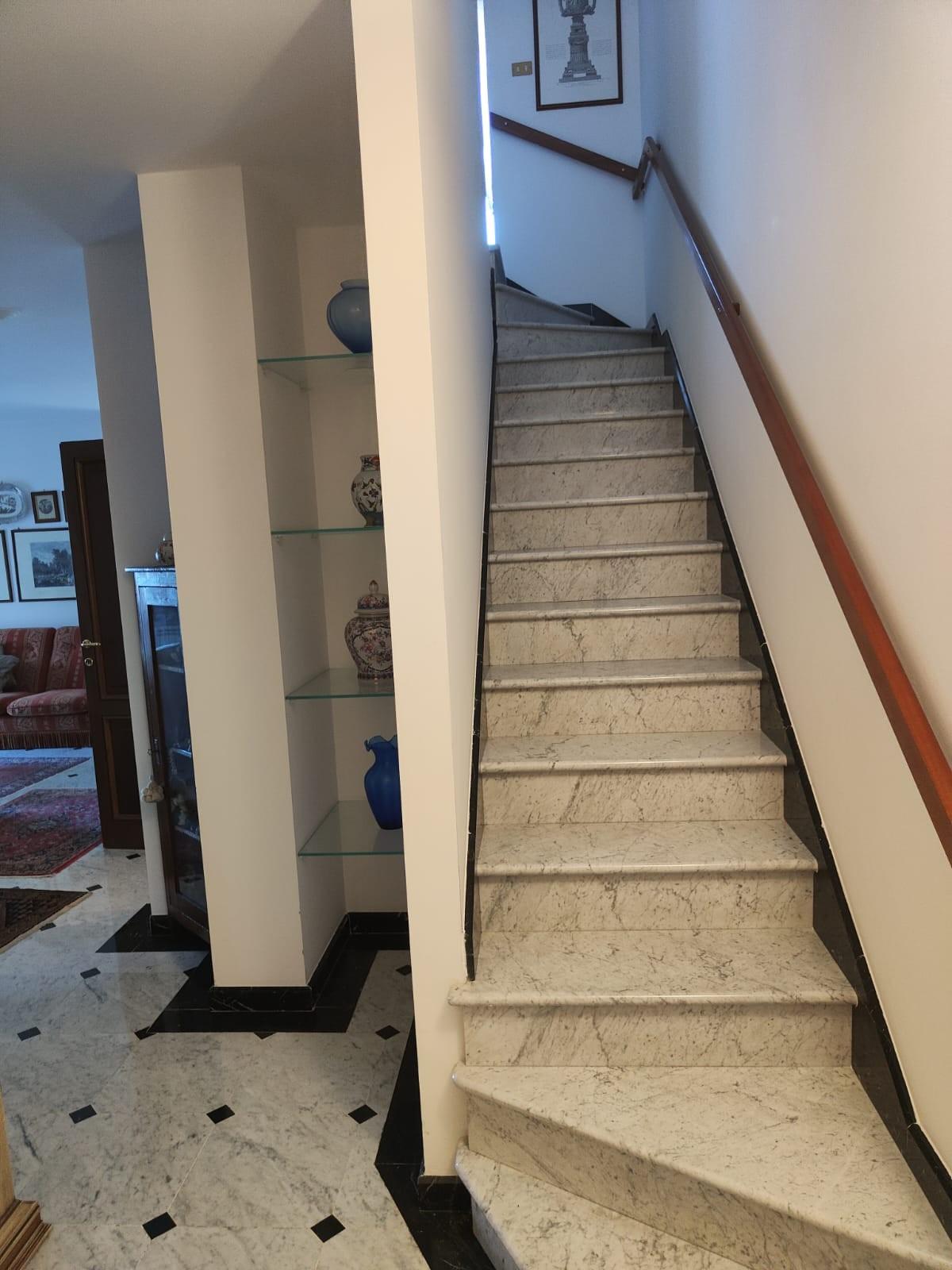 Immagine 9 di Appartamento in vendita  a Carrara