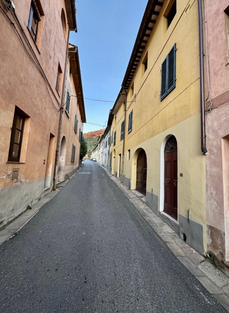 Immagine 38 di Terratetto in vendita  a Calci