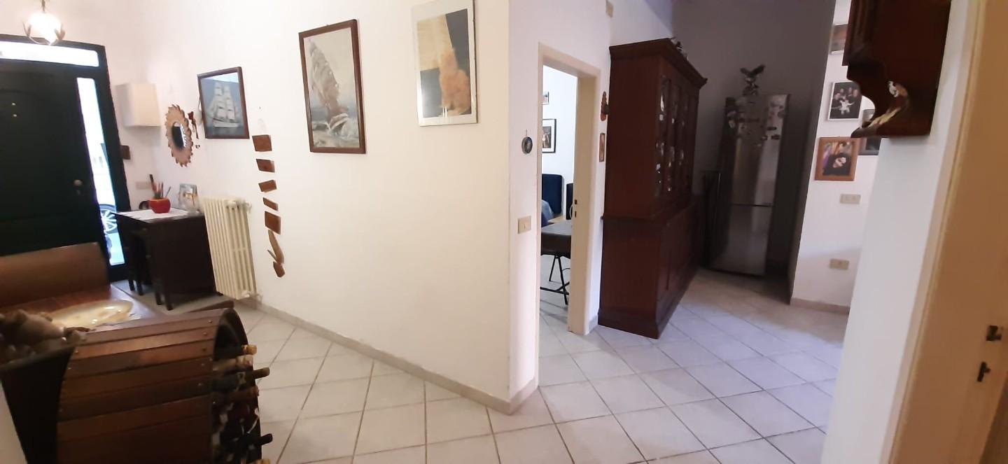 Immagine 4 di Appartamento in vendita  a Cecina