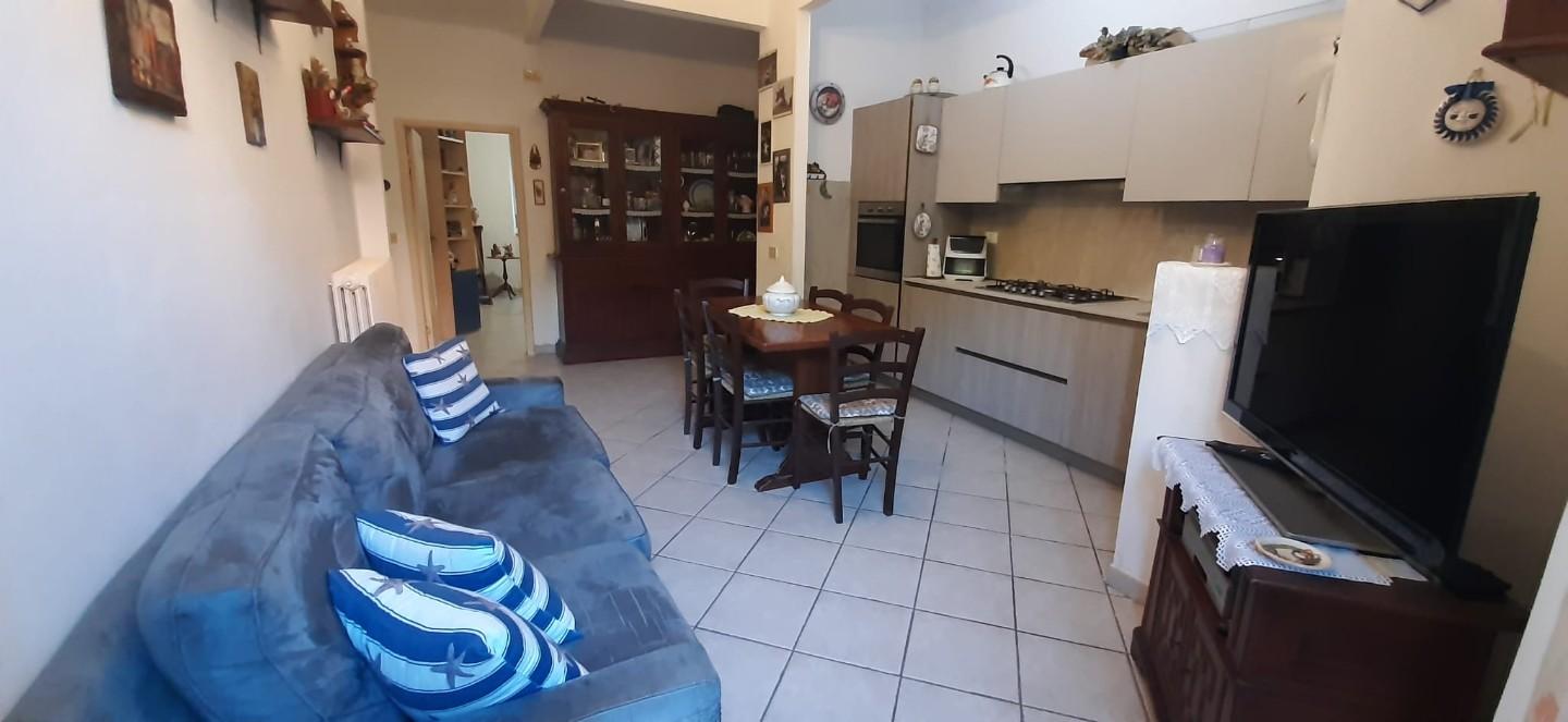 Immagine 2 di Appartamento in vendita  a Cecina