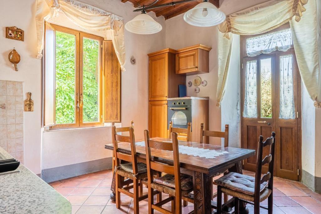 Immagine 5 di Villa in vendita  a Borgo A Mozzano