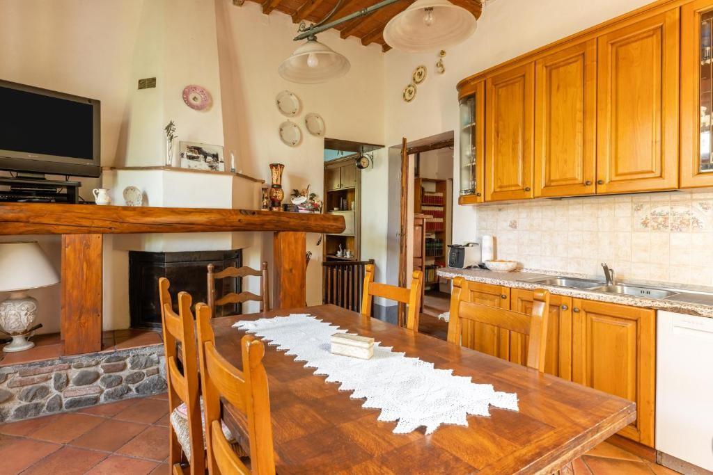 Immagine 3 di Villa in vendita  a Borgo A Mozzano