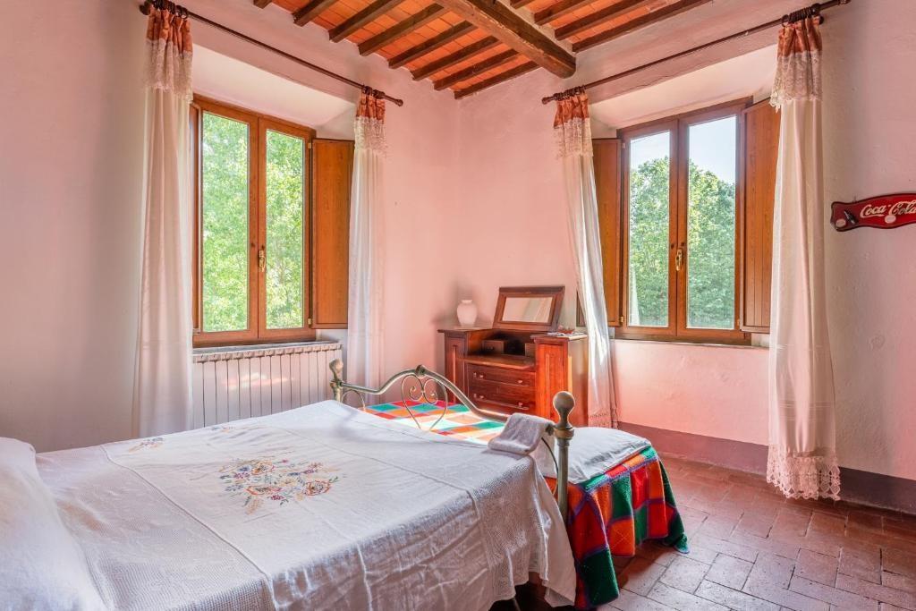 Immagine 21 di Villa in vendita  a Borgo A Mozzano