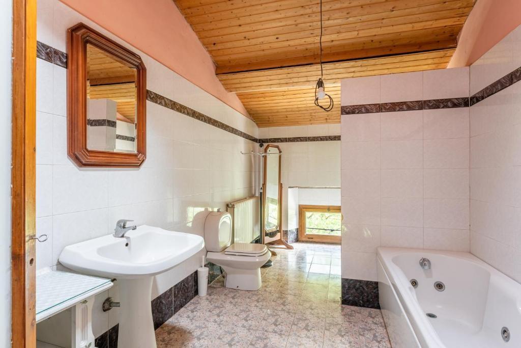 Immagine 10 di Villa in vendita  a Borgo A Mozzano