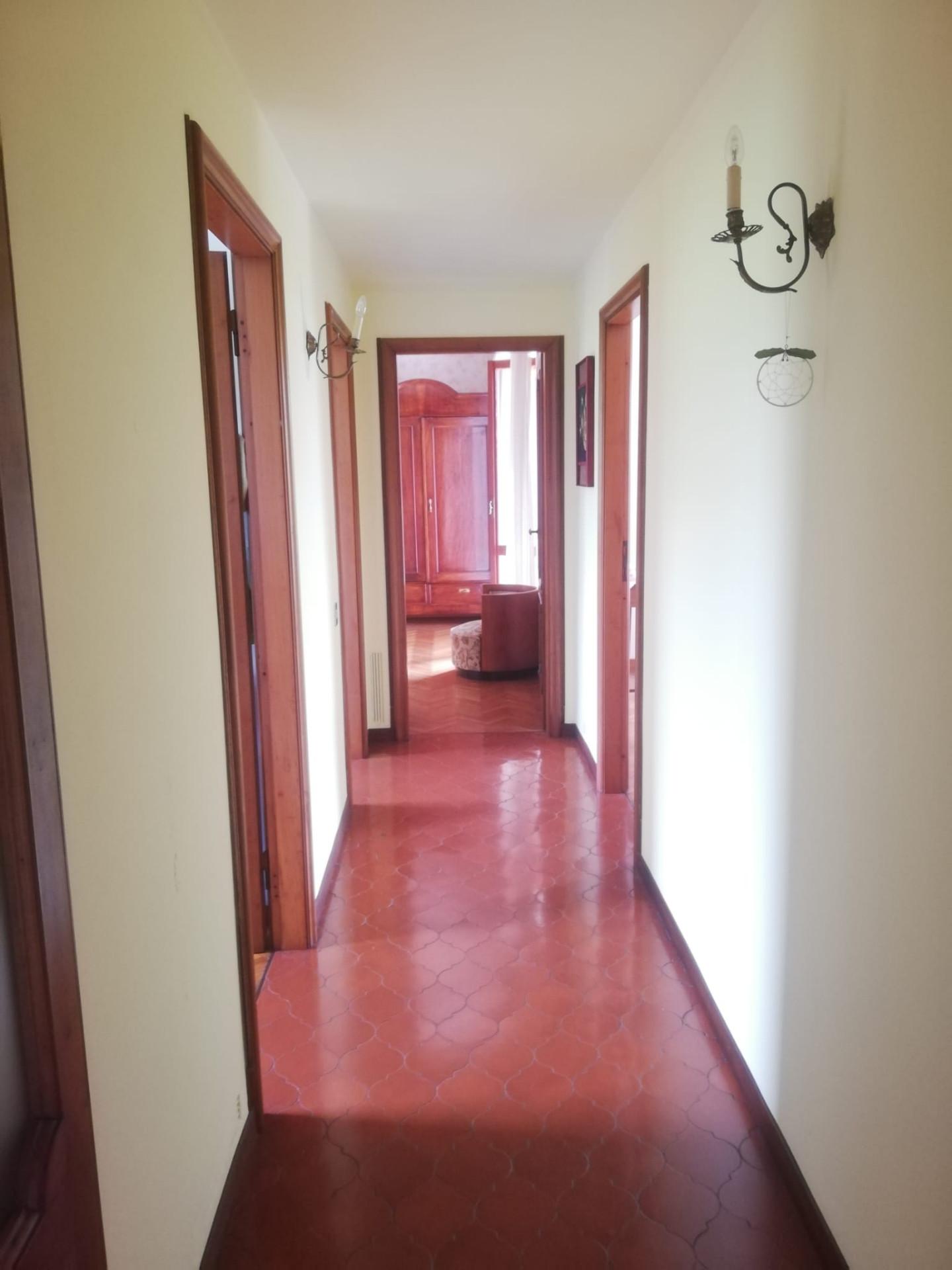 Immagine 8 di Appartamento in vendita  a Massa