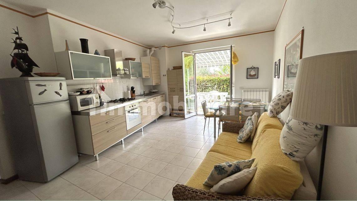 Immagine 17 di Appartamento in vendita  a Ameglia