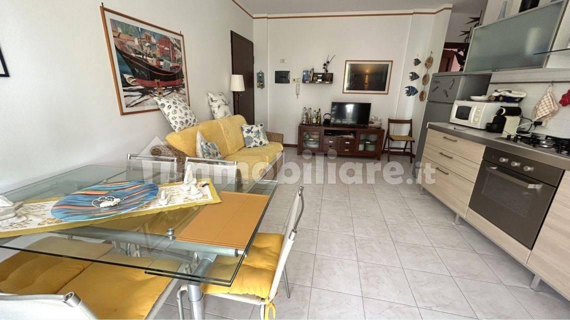 Immagine 14 di Appartamento in vendita  a Ameglia