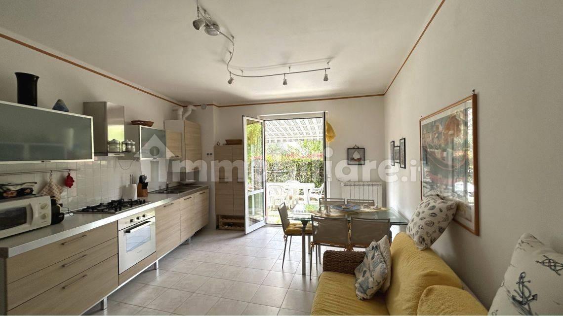 Immagine 18 di Appartamento in vendita  a Ameglia