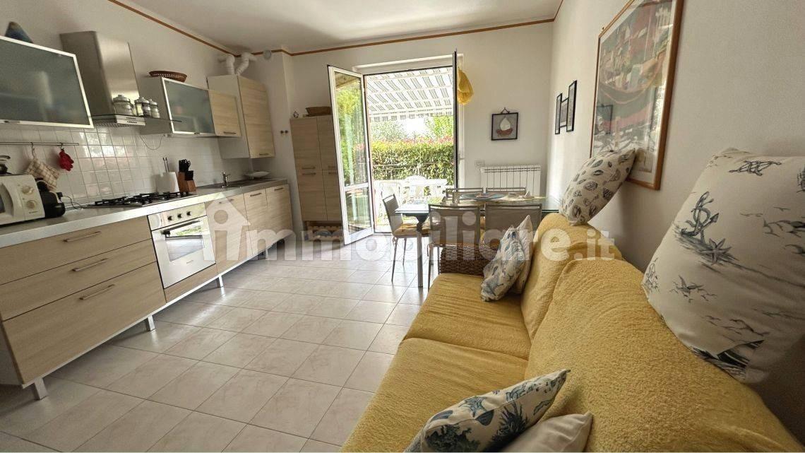 Immagine 19 di Appartamento in vendita  a Ameglia