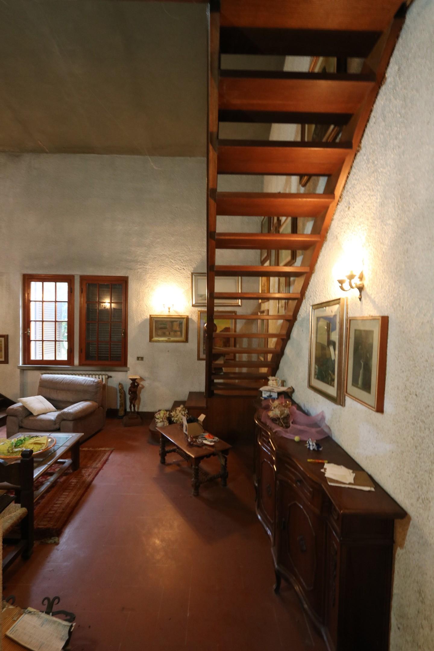 Immagine 4 di Villa in vendita  a Cascina